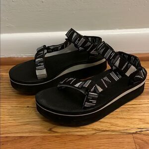 Teva Flatform Black and White Platform Sandals size 8